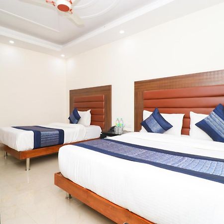 Hotel Belwood Suites - Near New Delhi Airport Nova Deli Exterior foto