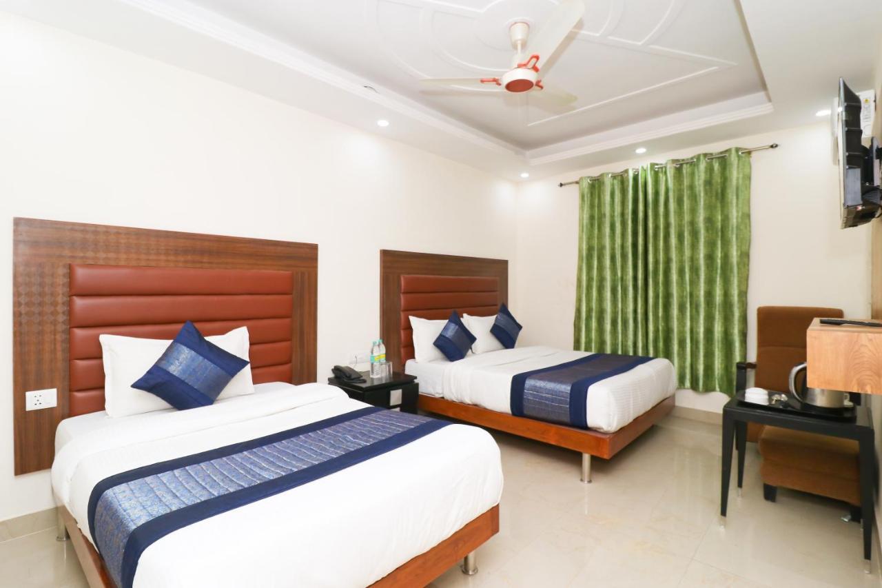 Hotel Belwood Suites - Near New Delhi Airport Nova Deli Exterior foto