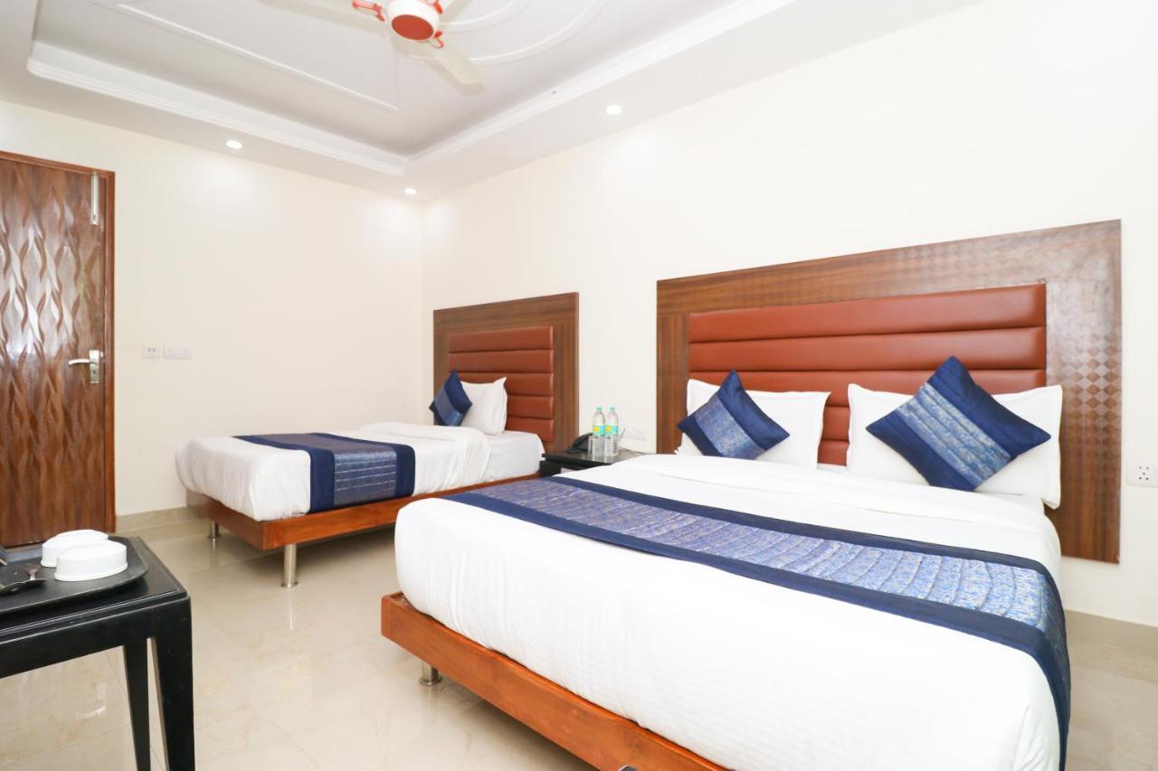 Hotel Belwood Suites - Near New Delhi Airport Nova Deli Exterior foto
