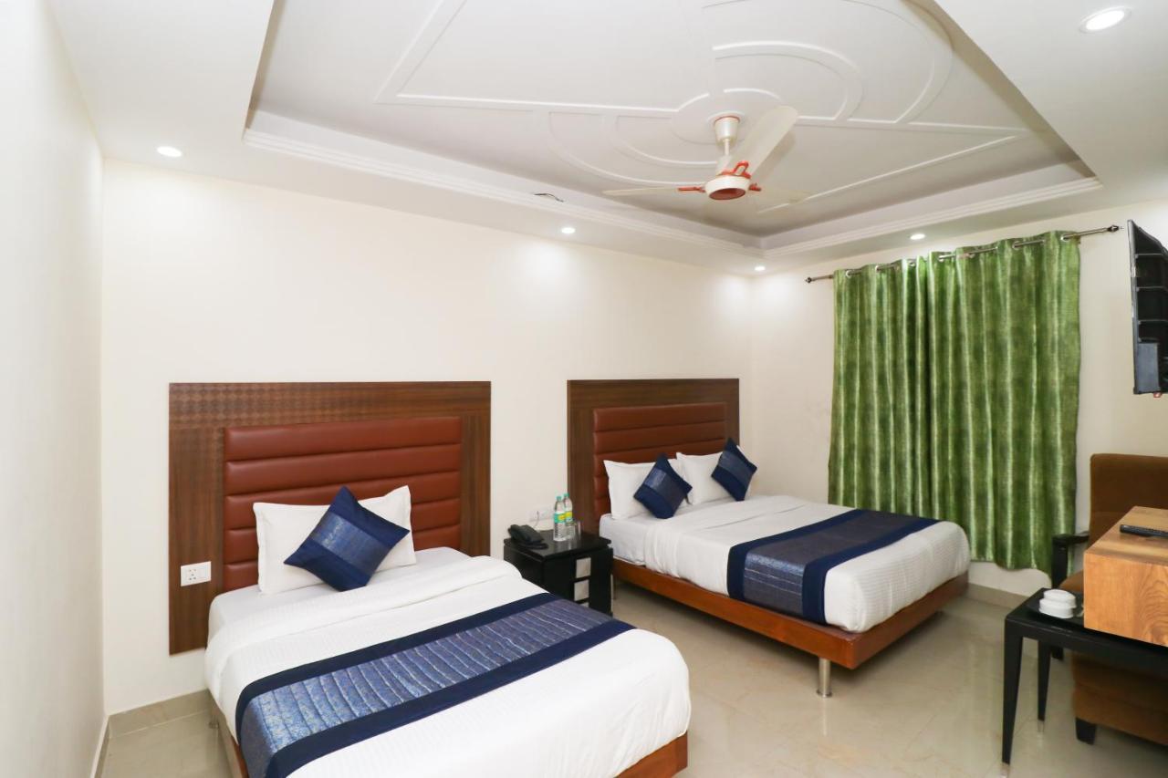 Hotel Belwood Suites - Near New Delhi Airport Nova Deli Exterior foto