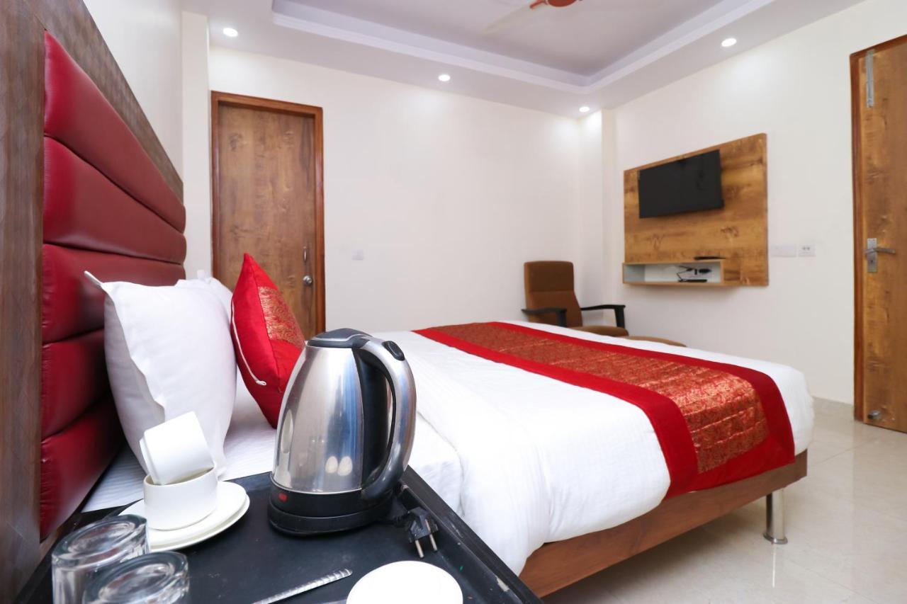 Hotel Belwood Suites - Near New Delhi Airport Nova Deli Exterior foto