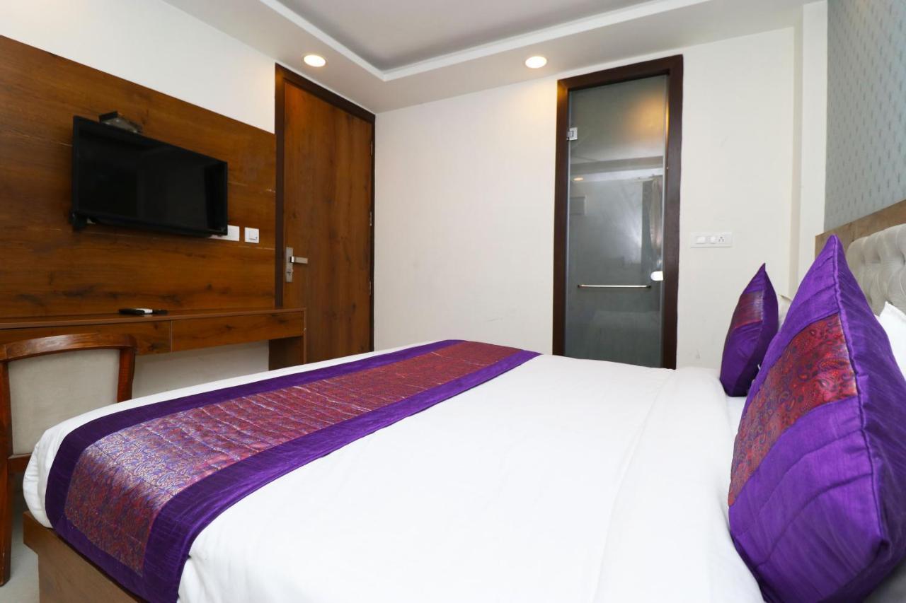 Hotel Belwood Suites - Near New Delhi Airport Nova Deli Exterior foto