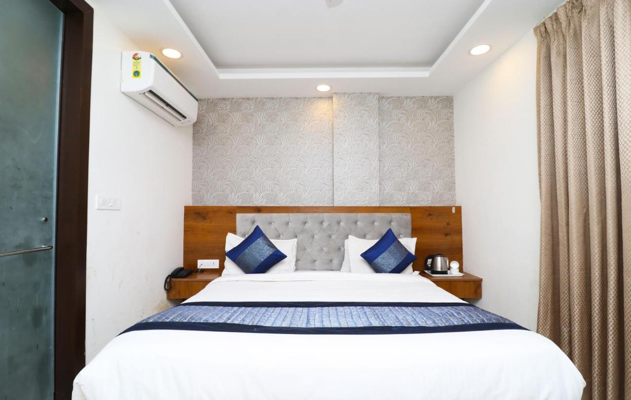 Hotel Belwood Suites - Near New Delhi Airport Nova Deli Exterior foto