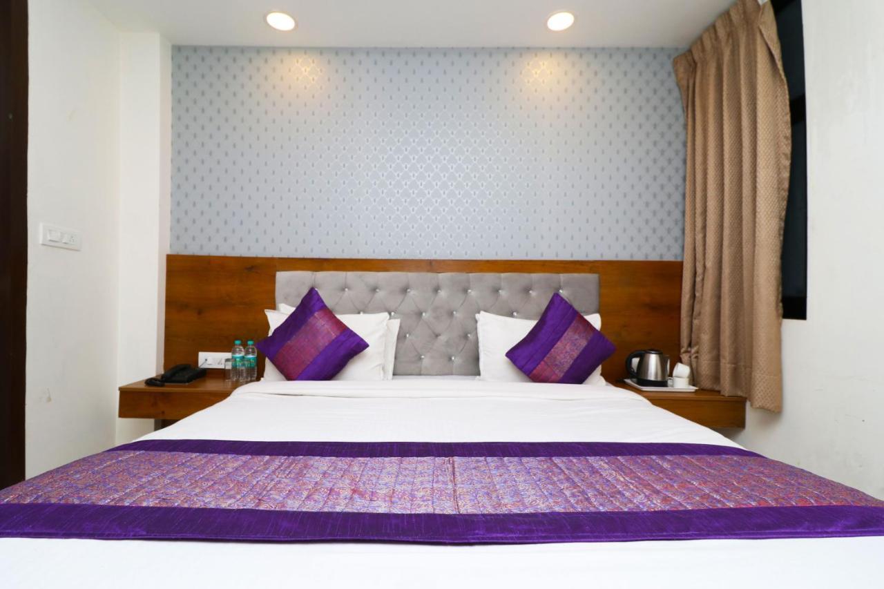Hotel Belwood Suites - Near New Delhi Airport Nova Deli Exterior foto