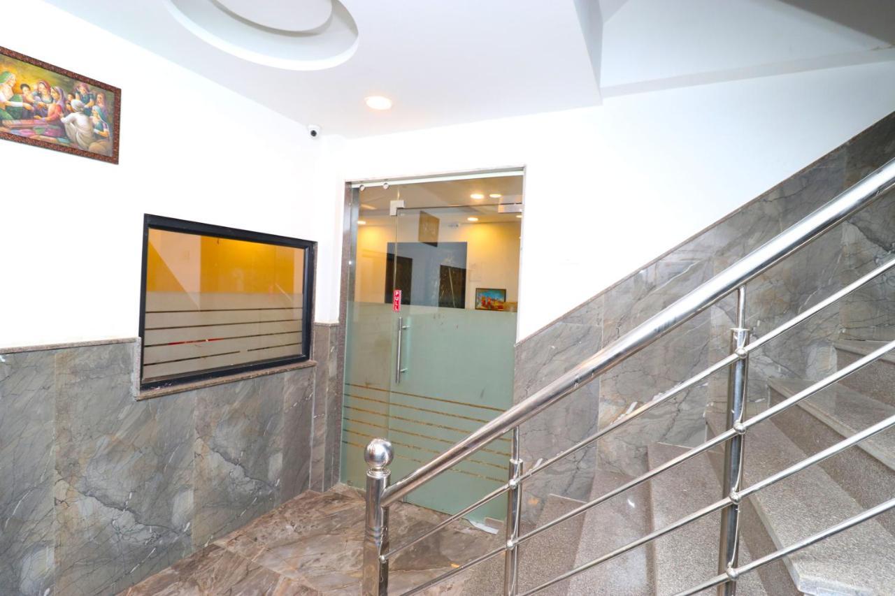 Hotel Belwood Suites - Near New Delhi Airport Nova Deli Exterior foto