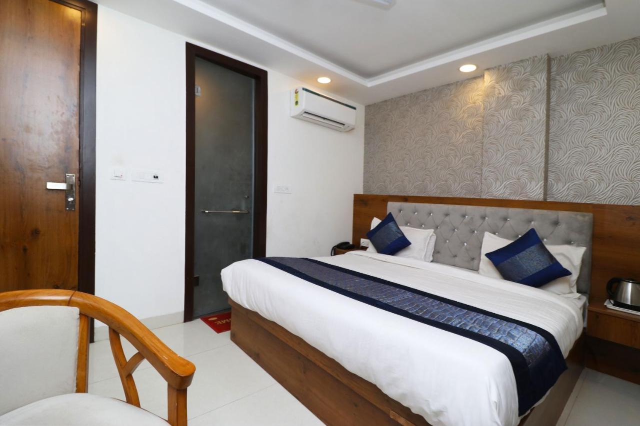 Hotel Belwood Suites - Near New Delhi Airport Nova Deli Exterior foto