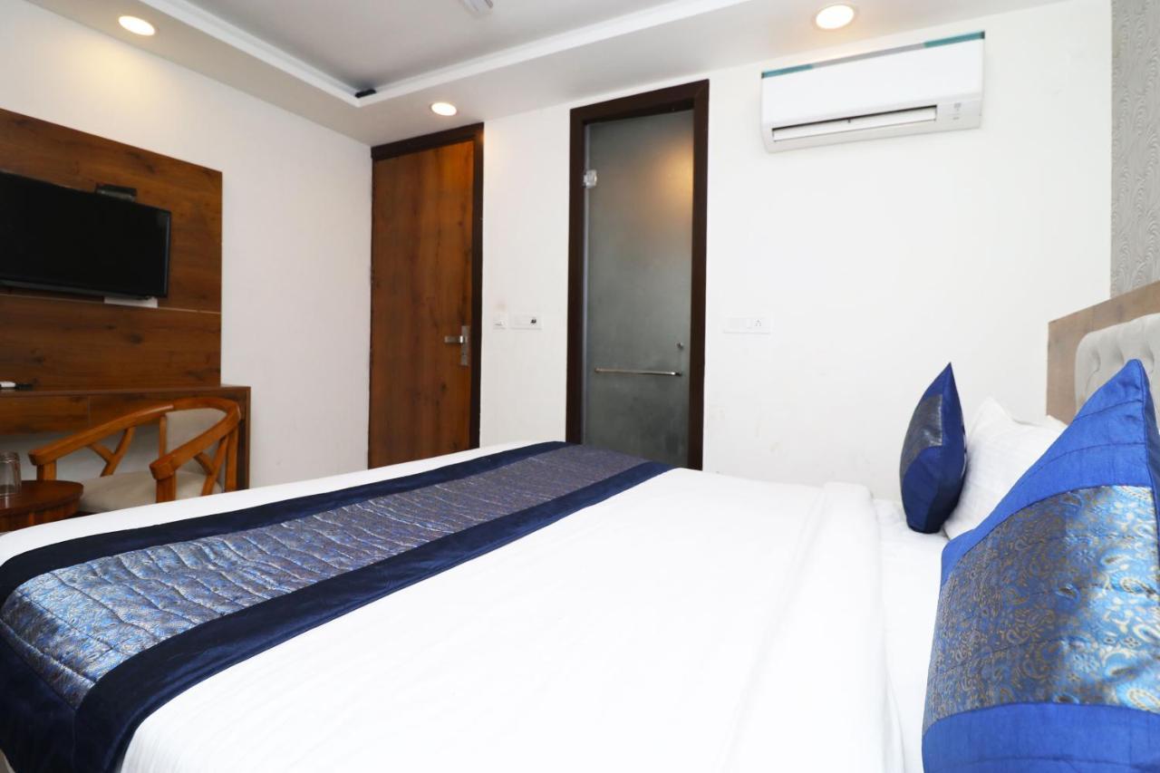 Hotel Belwood Suites - Near New Delhi Airport Nova Deli Exterior foto