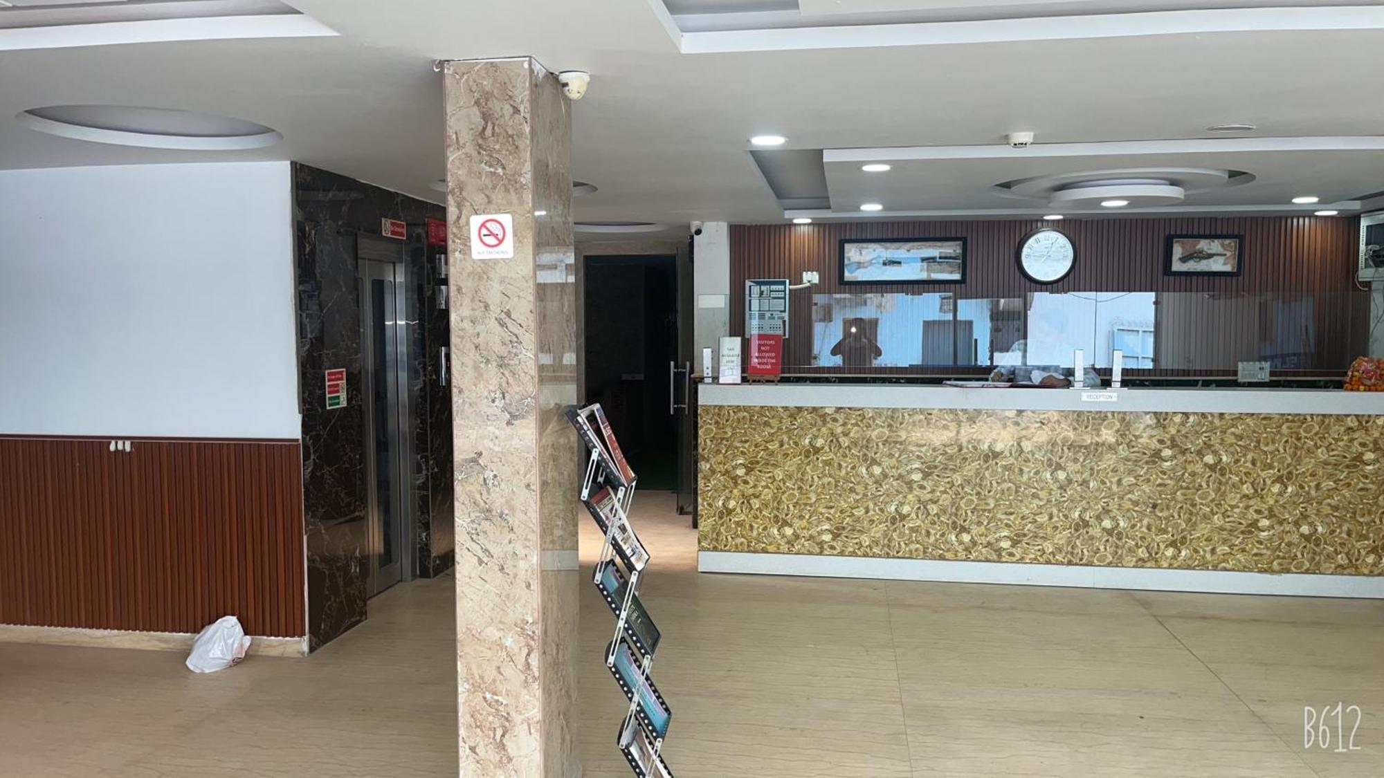 Hotel Belwood Suites - Near New Delhi Airport Nova Deli Exterior foto