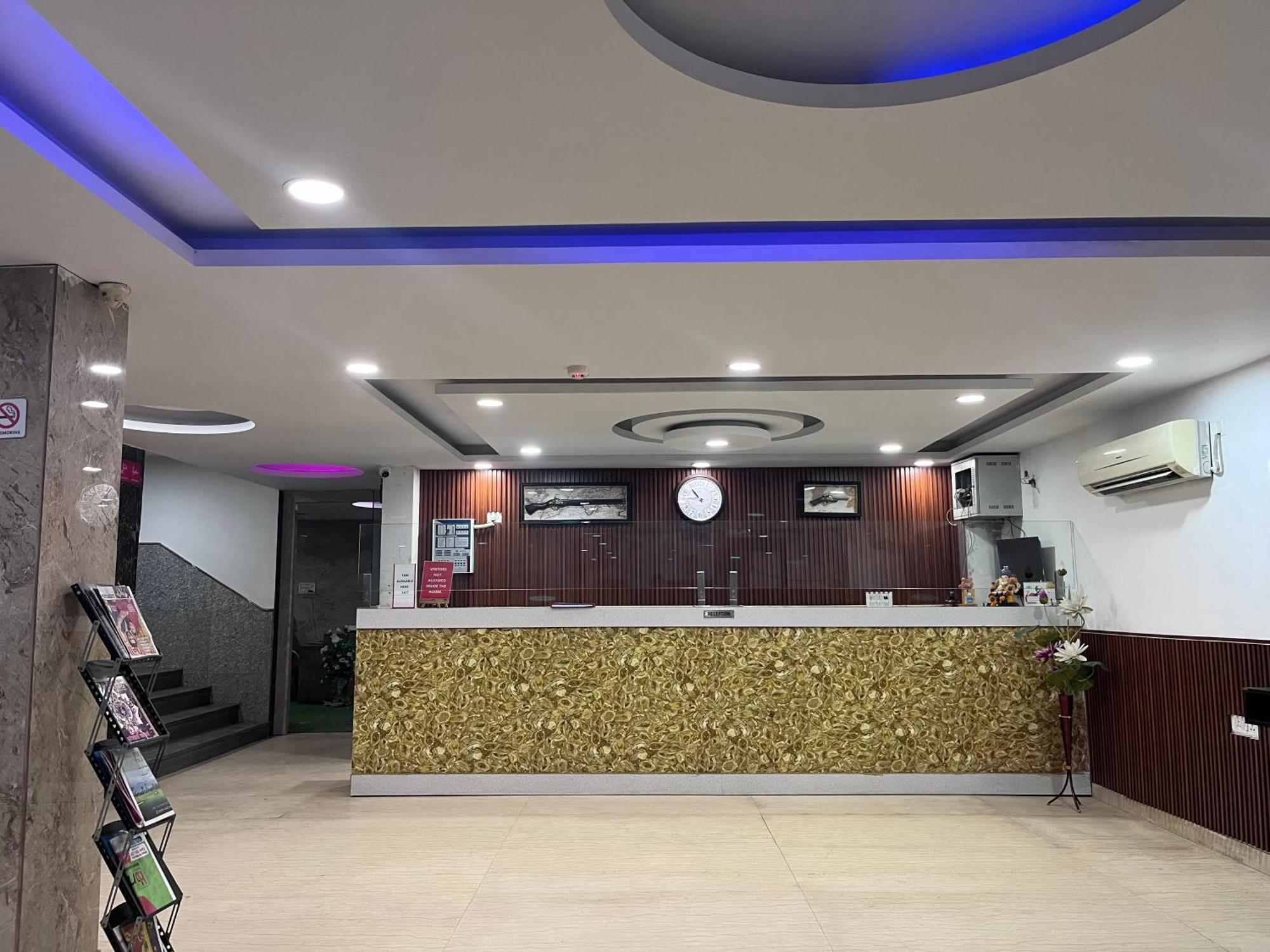 Hotel Belwood Suites - Near New Delhi Airport Nova Deli Exterior foto