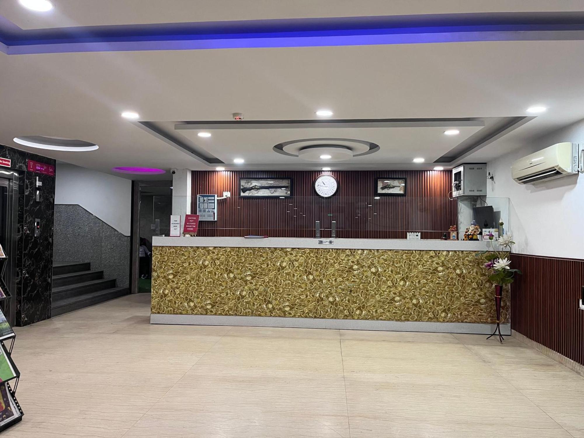 Hotel Belwood Suites - Near New Delhi Airport Nova Deli Exterior foto